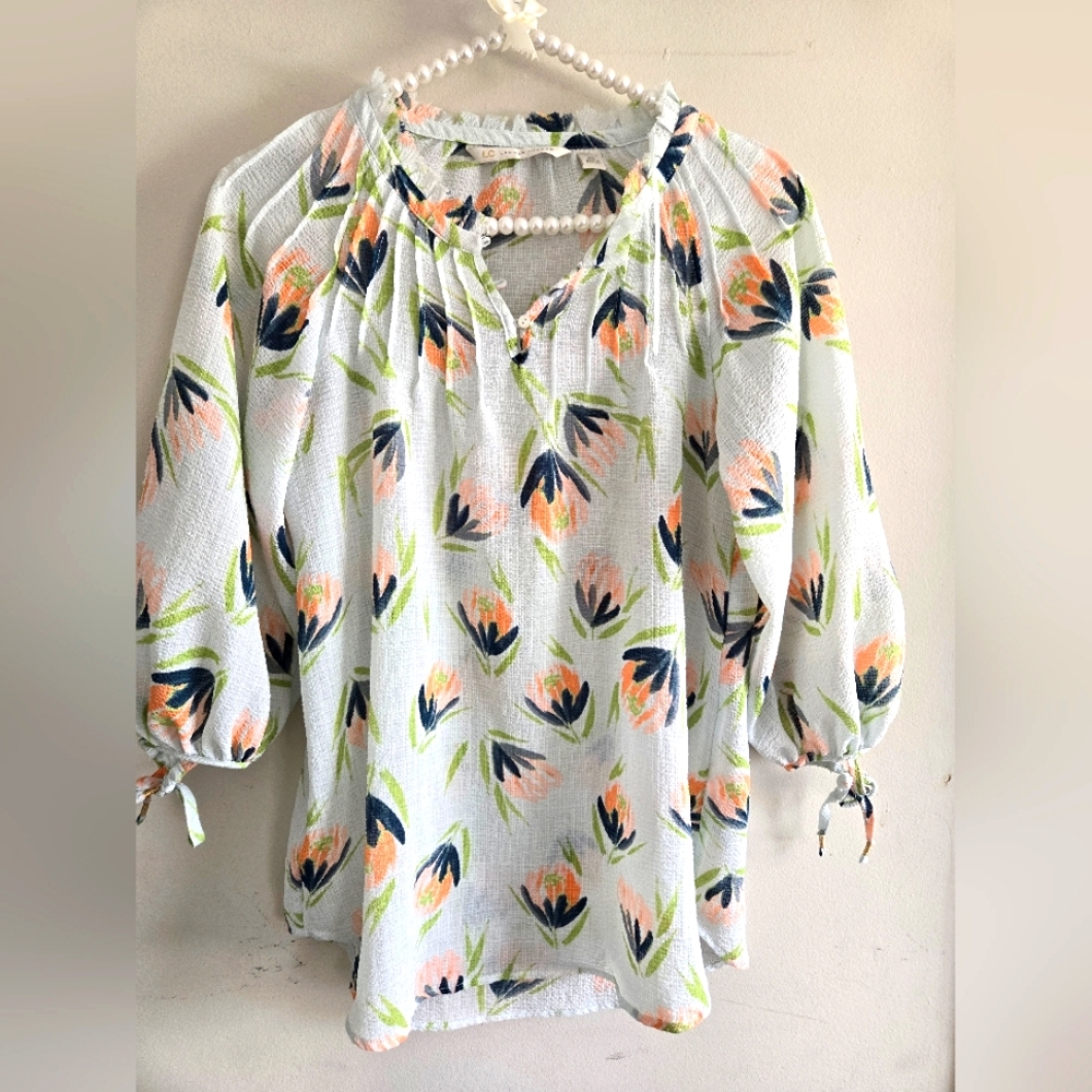 3/20 Bundle Offer FLOWY Floral Lauren Conrad Top - Picture 1 of 3